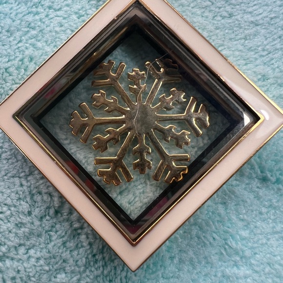 Floating Locket Charm Coin - Picture 6 of 7